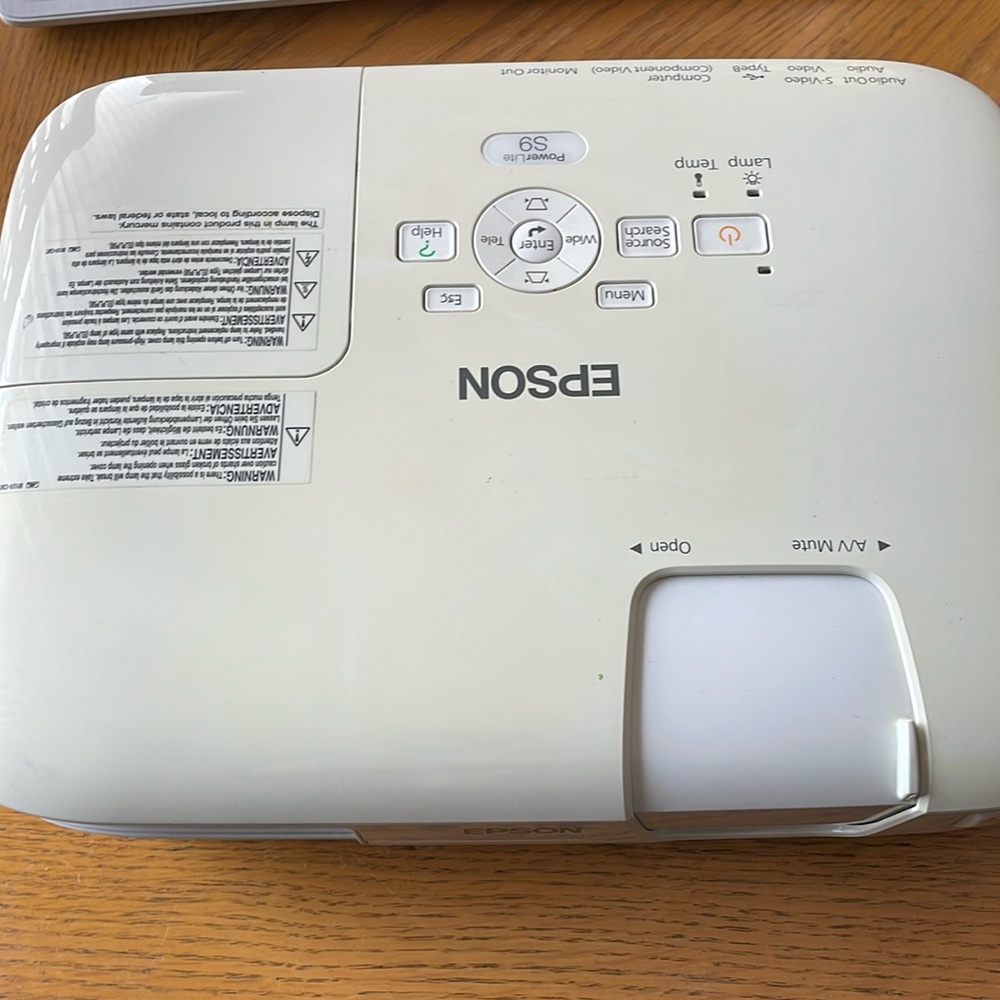 Epson PowerLite S9 3LCD Projector 2500 Lumens